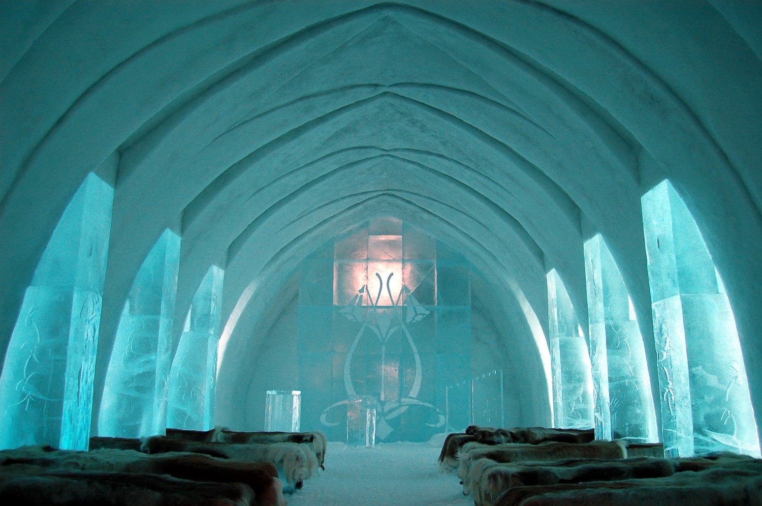 You are currently viewing Visit Hotel Du Glace this Winter!